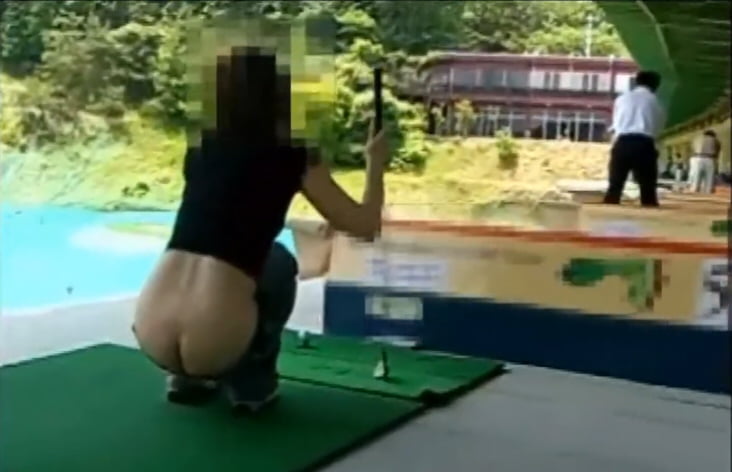 個人撮影 Naked Angel Hitomi ゴルフ練習場で超ローライズデニムで露出